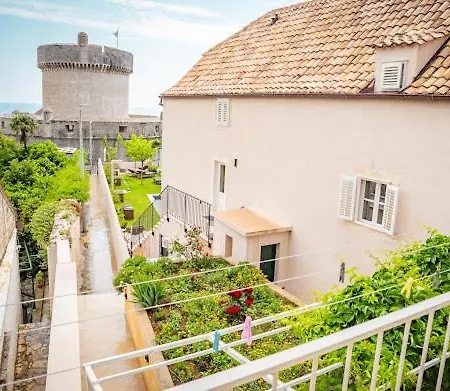 Homestay L&n Sarmantna Soba Sa Pogledom *